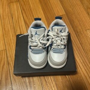 Jordan 4, 8c Gently Worn